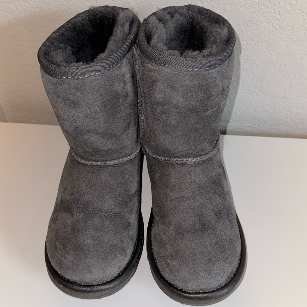 Girls Ugg boots size 13 GUC